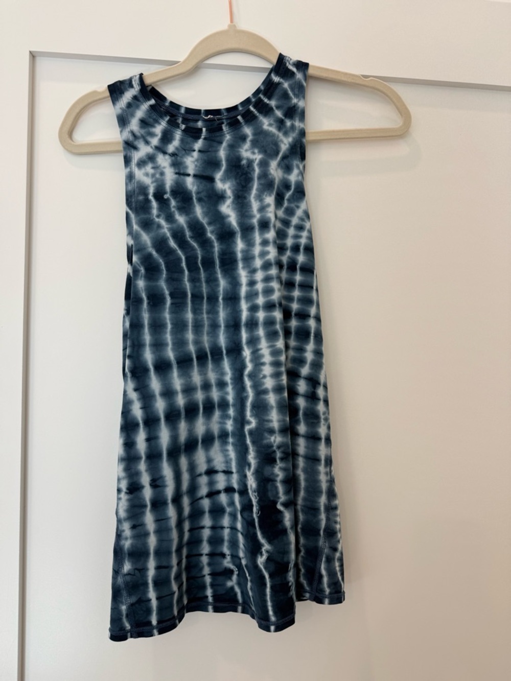 lululemon athletica all tied up blue/navy/white cut-out back detail tank - Picture 2 of 2